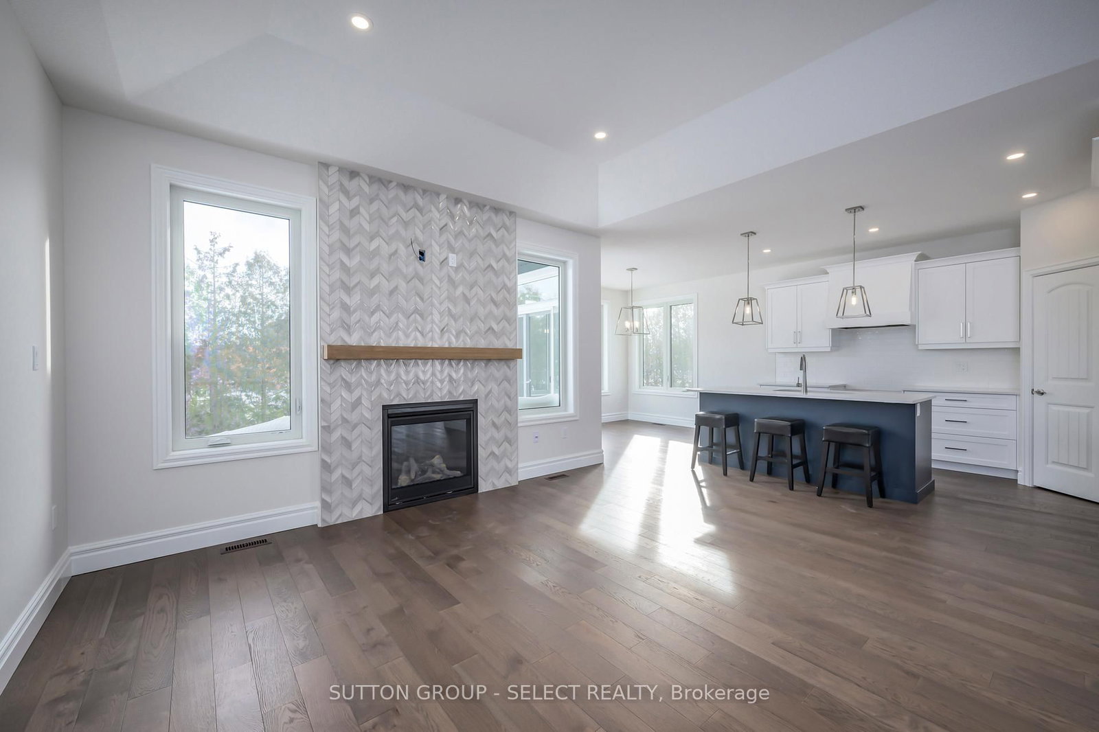 Detached House for sale at 7 Spruce Crescent, North Middlesex, Ontario, N0M 2K0 - Parkhill - MLS: X12428107