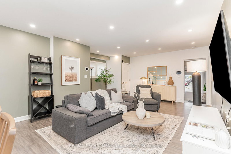 4 Robins Ave, Hamilton, L8H 4M6 | Image 3