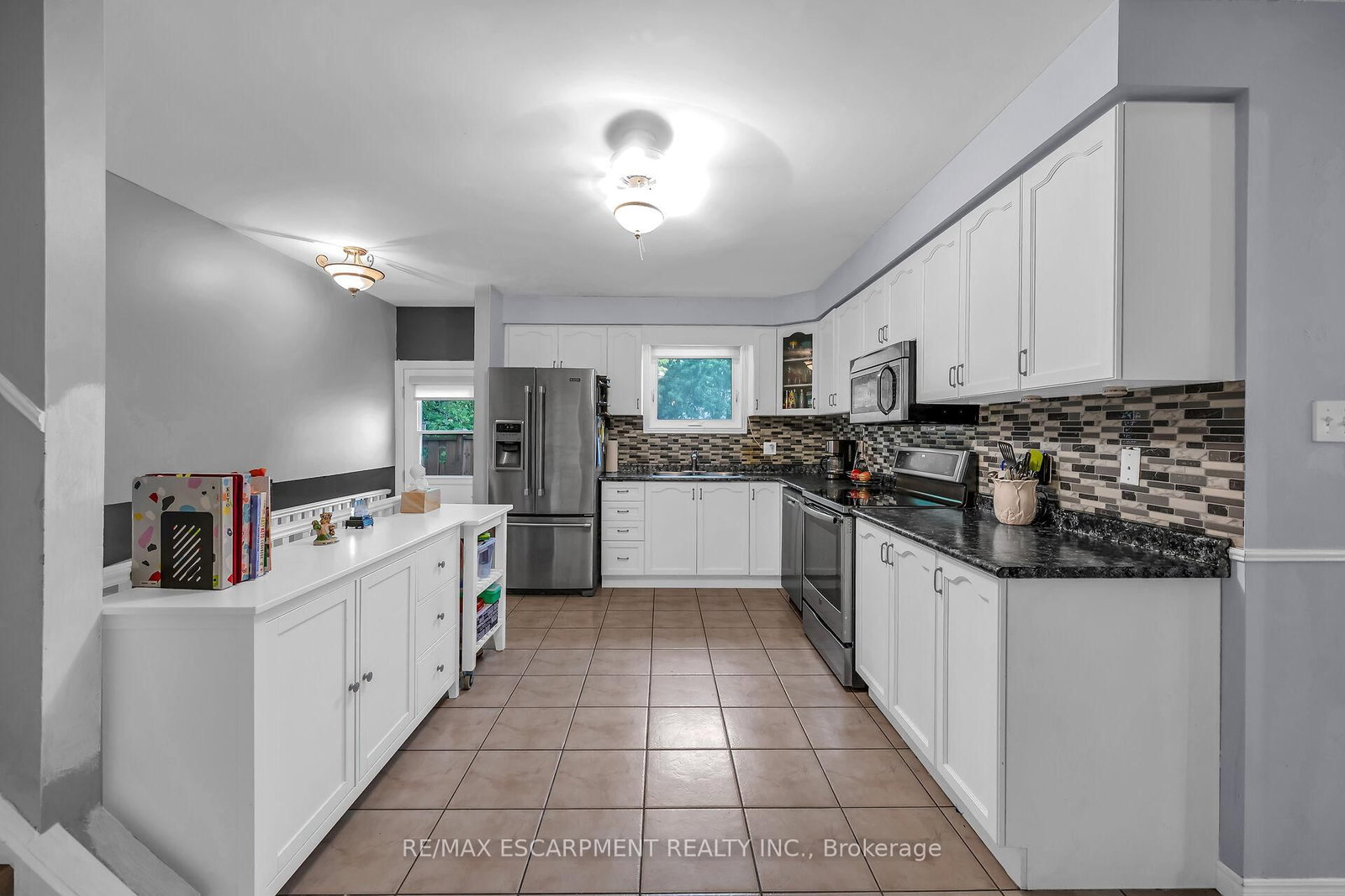 Listing Image 16