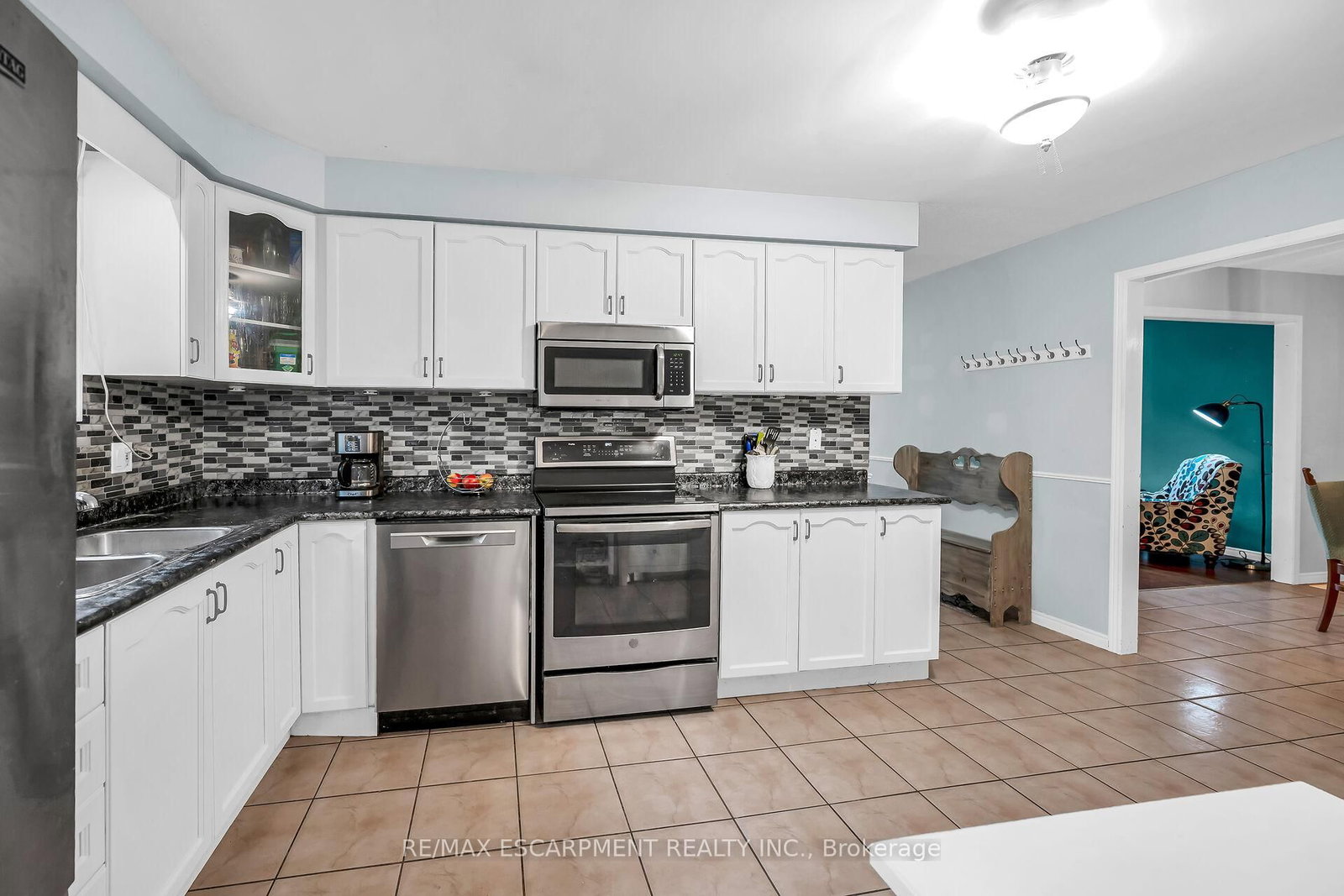 Listing Image 19