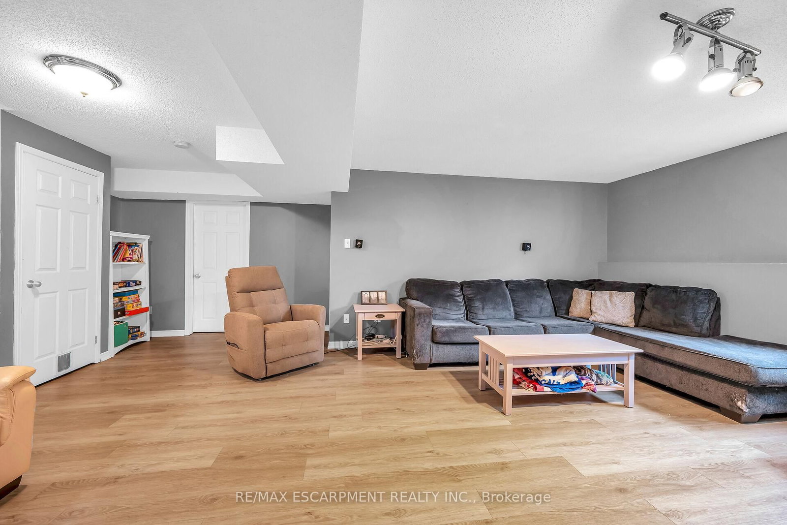 Listing Image 33