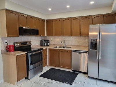 1020 Peach Blossom Crescent N — photo 3
