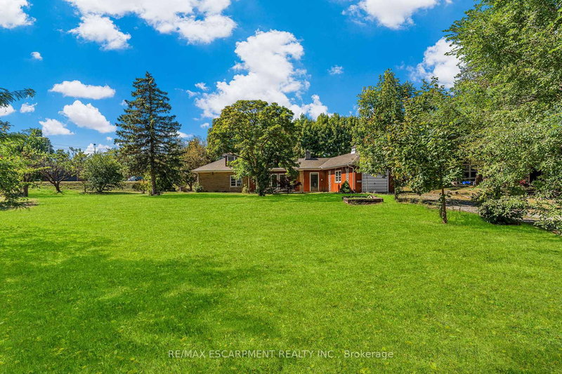 21 First Ave, Welland, L3C 1X7 | Image 3