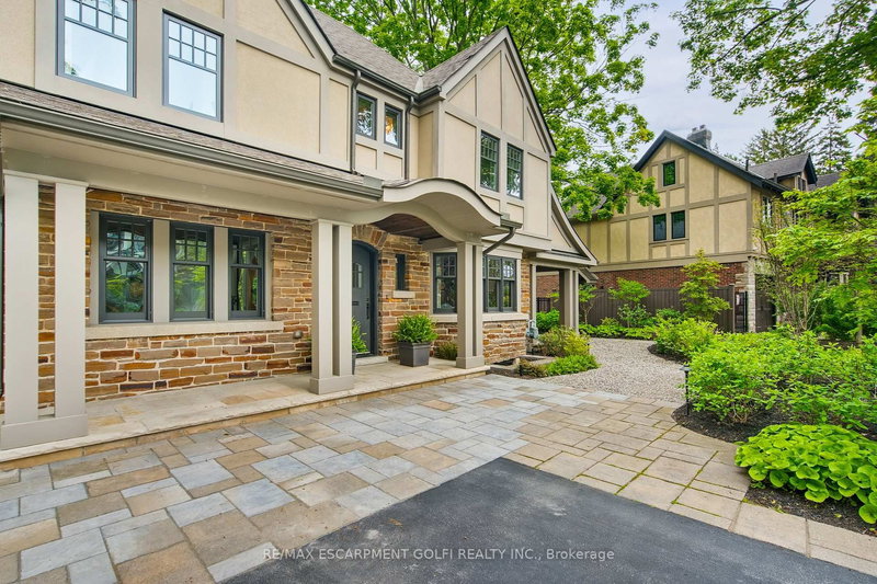 61 Oak Knoll Dr, Hamilton, L8S 4C2 | Image 2