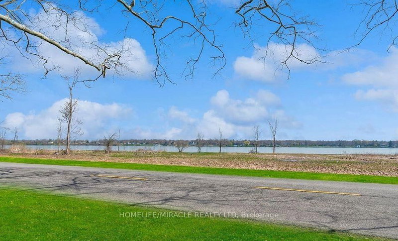 3035 Niagara Pkwy, Fort Erie, L2A 5M4 | Image 2