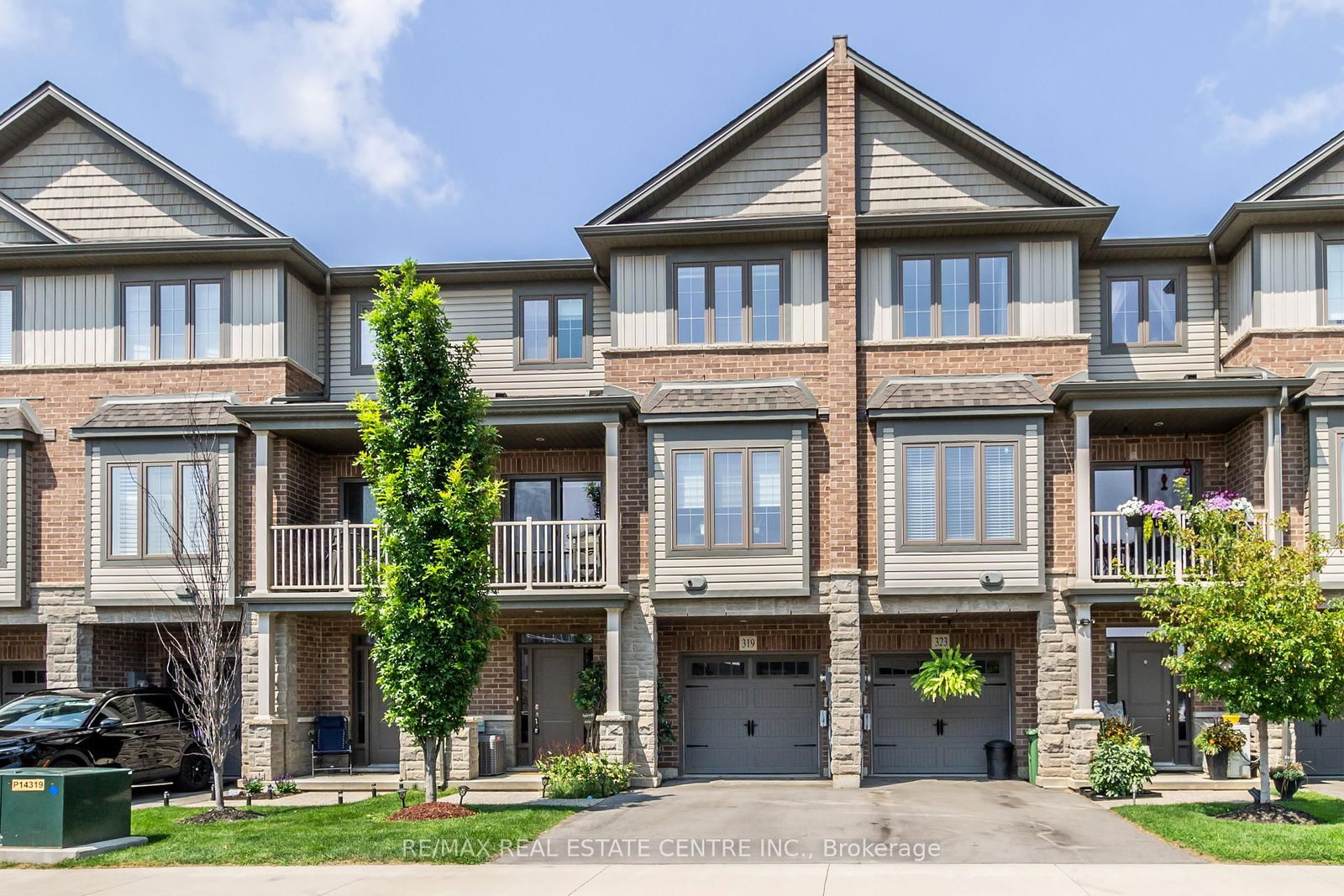 Townhouse sold at 319 Skinner Road, Hamilton, Ontario, L8B 1W5 - Waterdown - MLS: X12434459