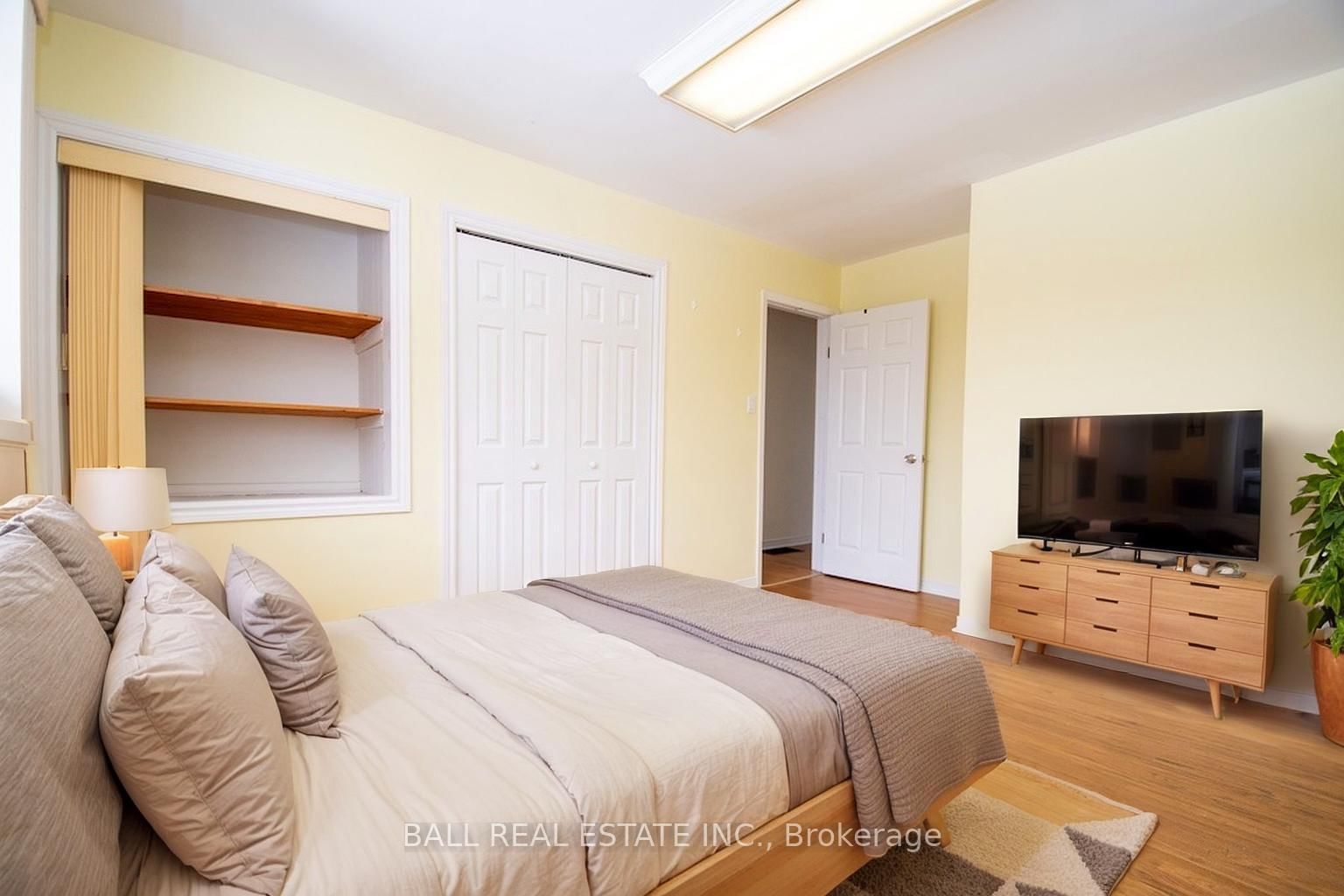 Detached House for sale at 1684 Sherbrooke Street, Peterborough, Ontario, K9J 6X4 - Monaghan Ward 2 - MLS: X12434530