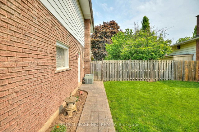 6968 BRIAN Crescent