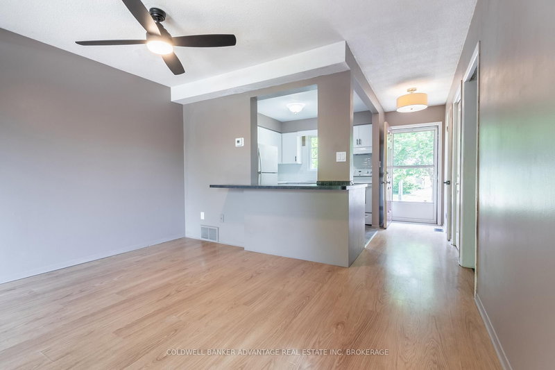 8 - 102 SILVAN Dr, Welland, L3C 6C3 | Image 3