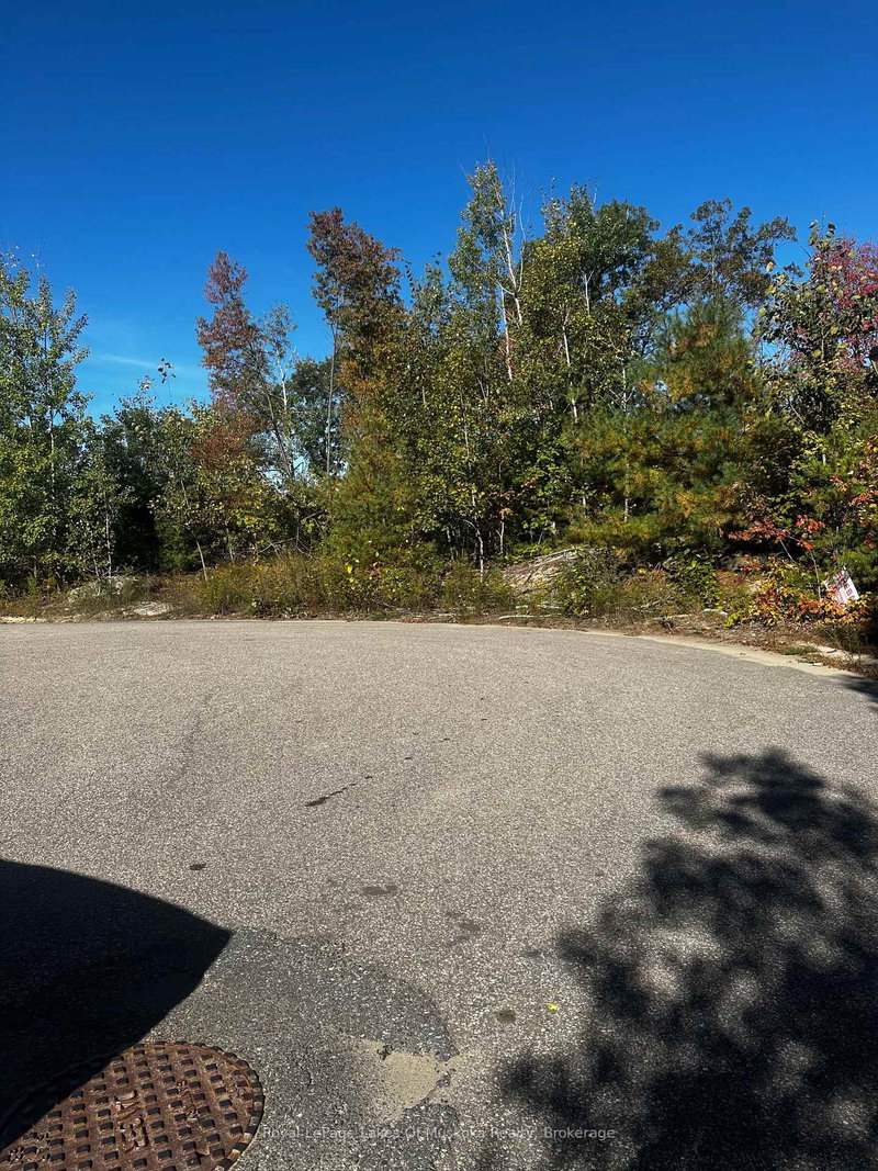 23 Freeland Dr, Gravenhurst, P1P 1Z6 | Image 3