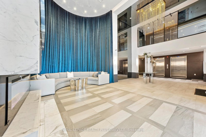 412 - 10 Concord Pl, Grimsby, L3M 0G6 | Image 3