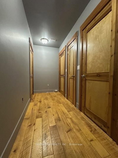 1856 & 1860 Longwoods Road — more photos