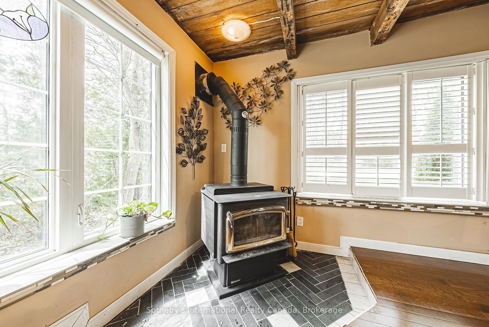 Detached House for sale at 1680 Old Brock Street, Norfolk, Ontario, N0E 1W0 - Vittoria - MLS: X12440998