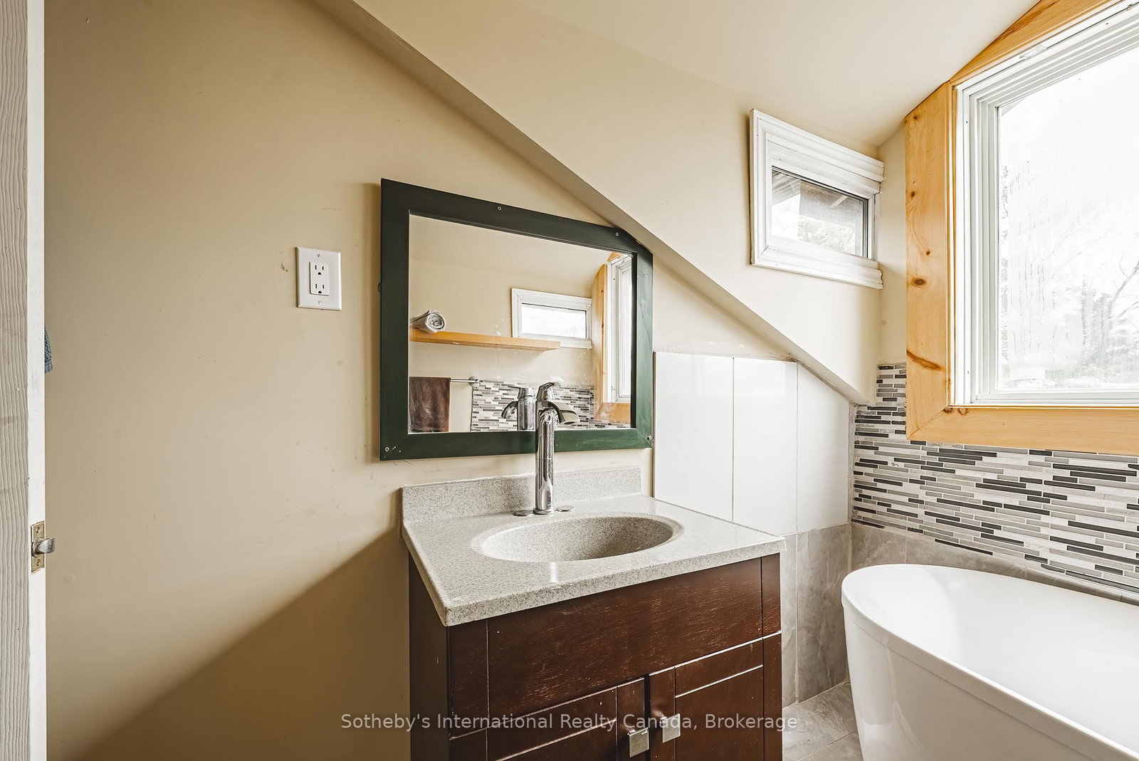 Detached House for sale at 1680 Old Brock Street, Norfolk, Ontario, N0E 1W0 - Vittoria - MLS: X12440998