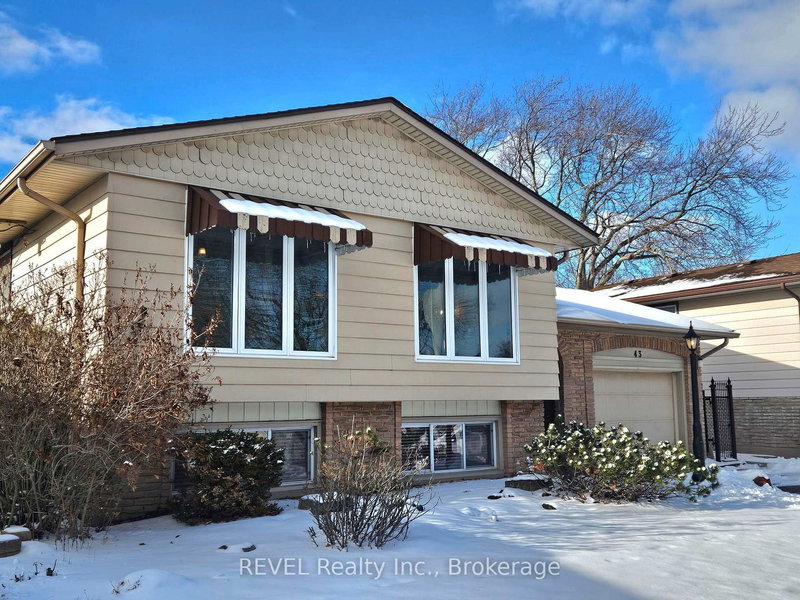 43 Trelawn Pkwy, Welland, L3C 1W4 | Image 3