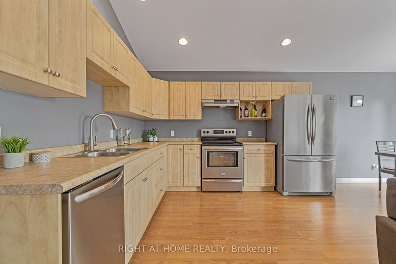 9 Discovery Crt, Chatham-Kent, N7L 0A3 | Image 2