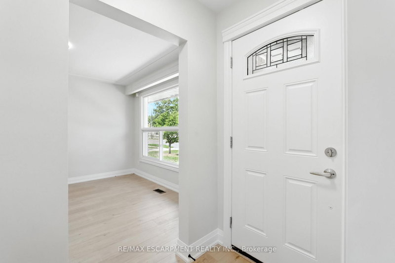 929 Upper Ottawa St, Hamilton, L8T 3V6 | Image 3