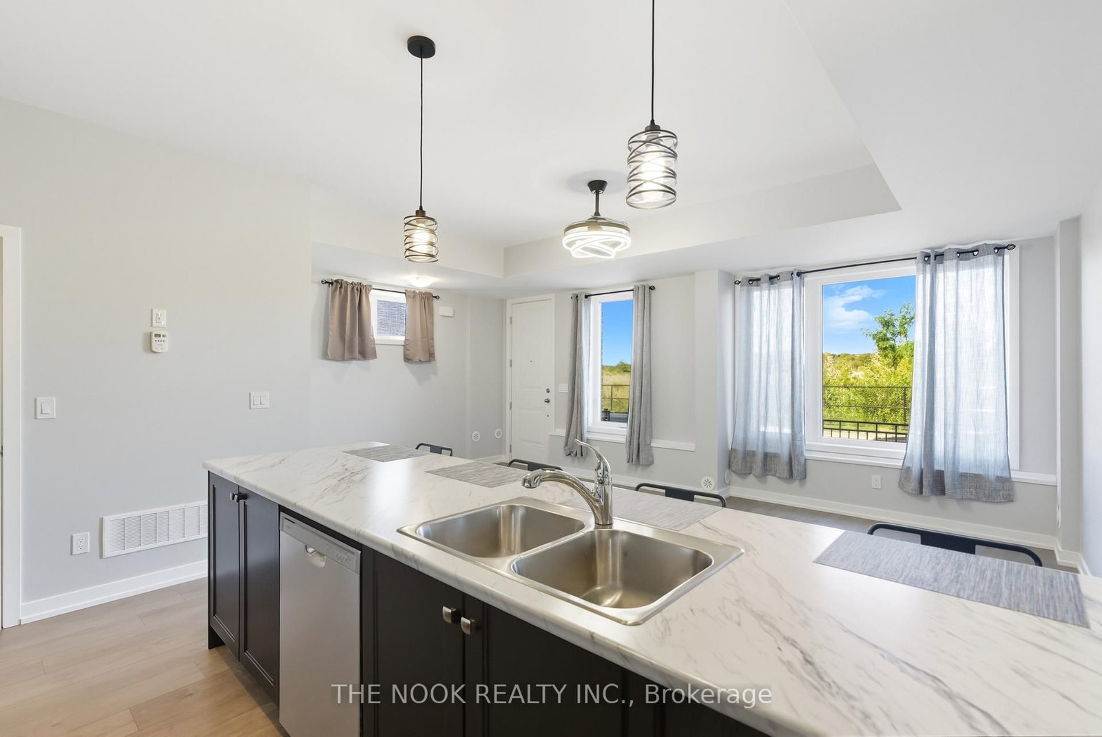 160 Densmore Road, Unit 601 - Photo 10