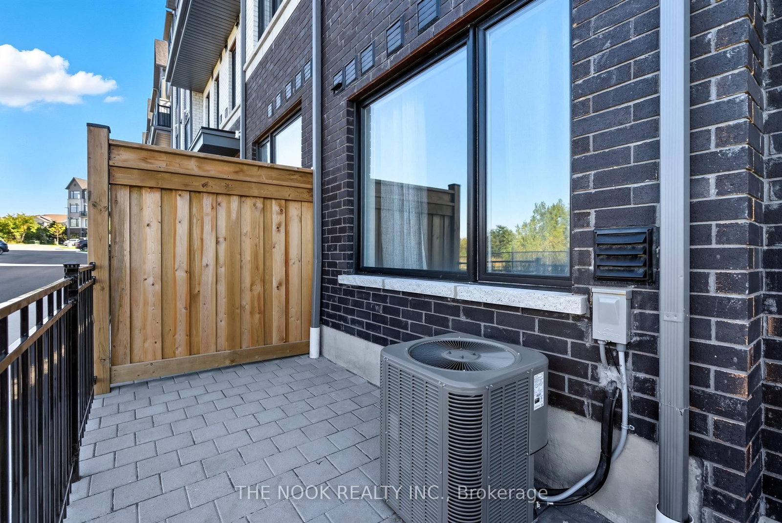 160 Densmore Road, Unit 601 - Photo 3