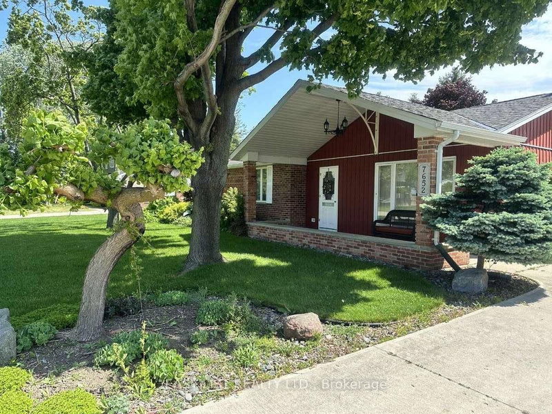 7652 Harris Point Dr, Plympton-Wyoming, N0N 1J6 | Image 2