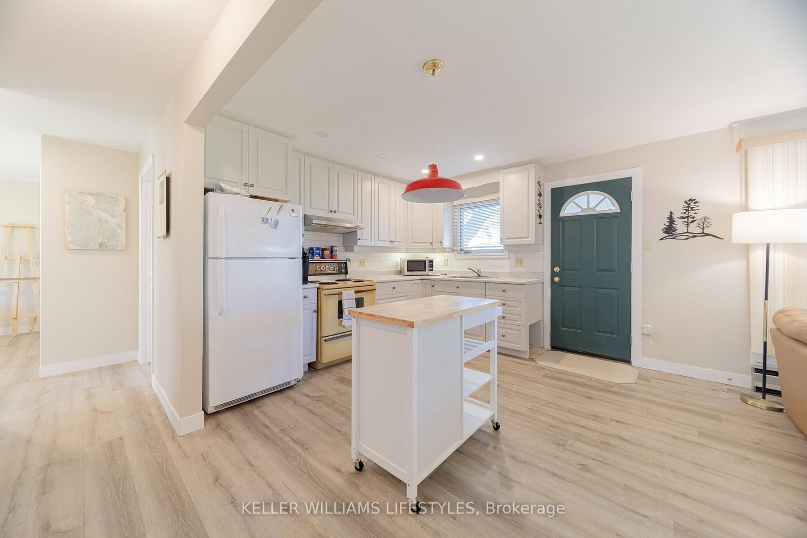Listing Image 7