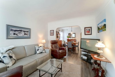160 WELLAND Avenue — photo 2