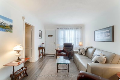 160 WELLAND Avenue — photo 3