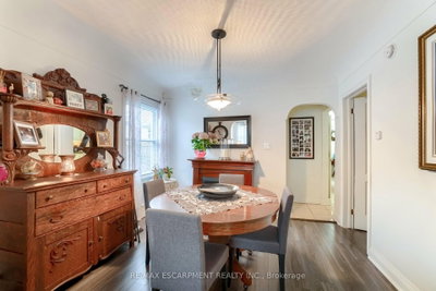 160 WELLAND Avenue — photo 4
