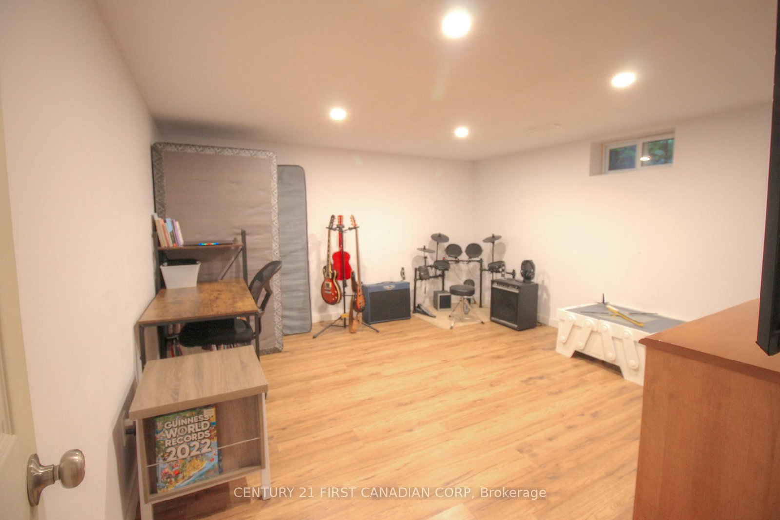 Listing Image 22
