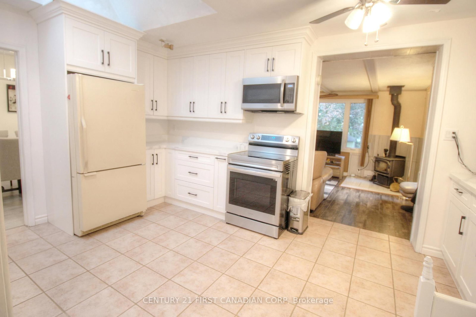 Listing Image 7