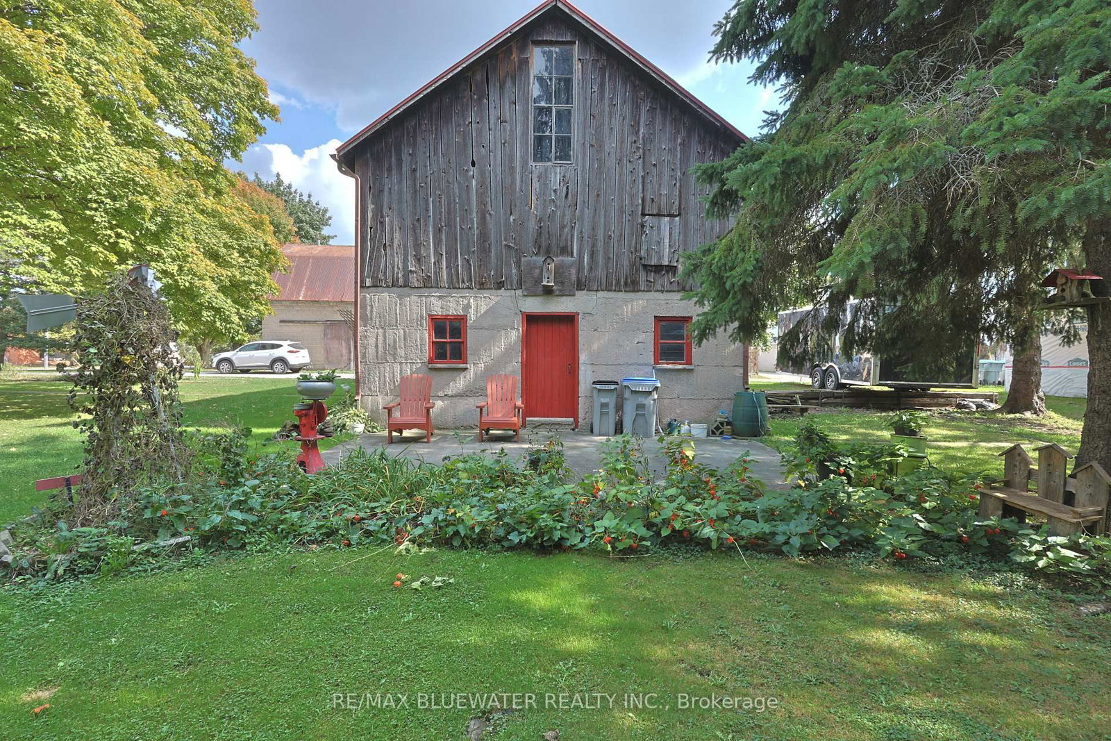 Listing photo 2