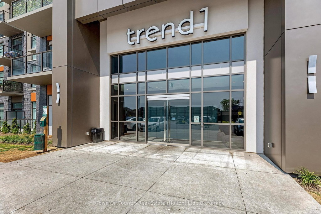 330 - 450 Dundas Street E 3
