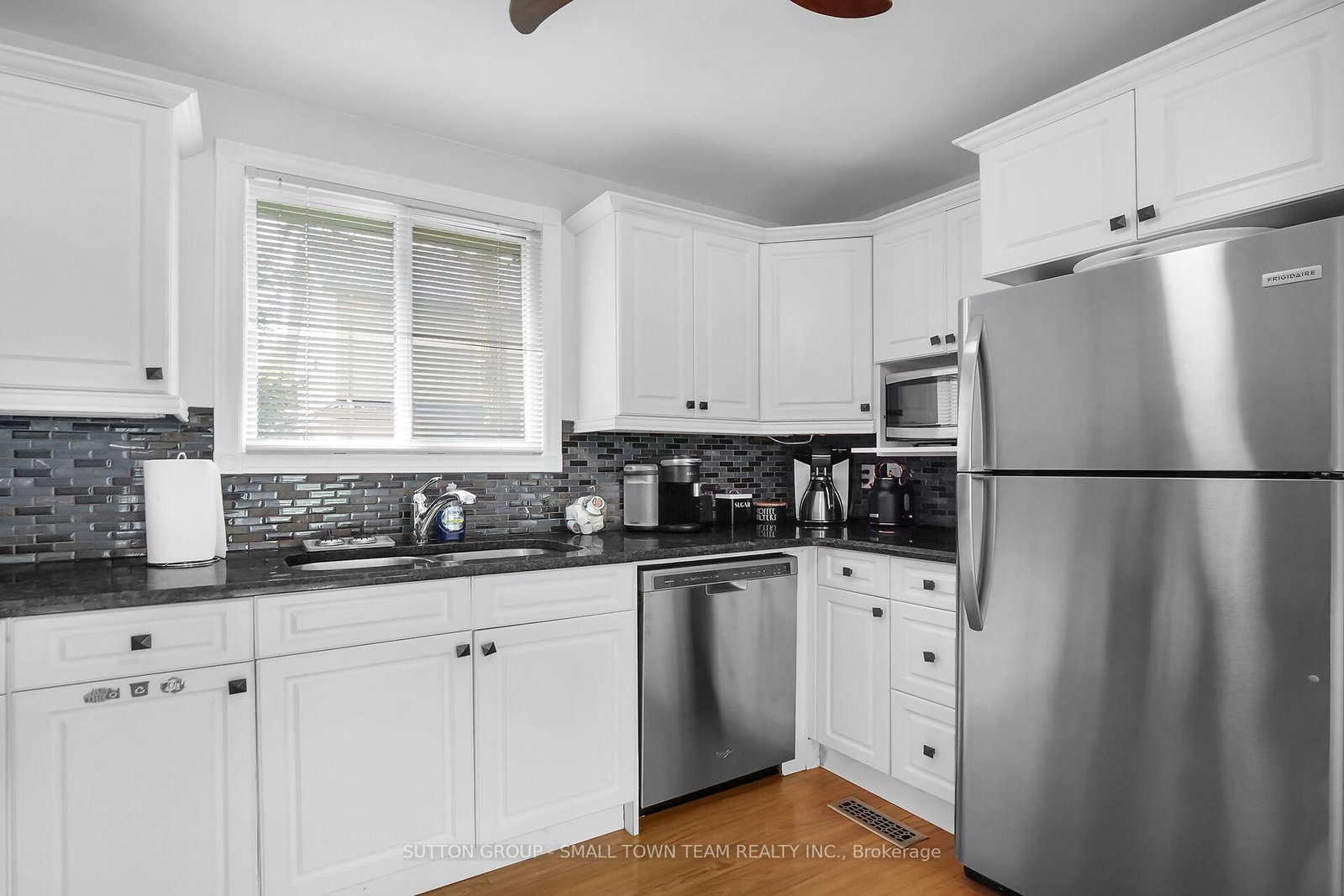 Listing Image 7