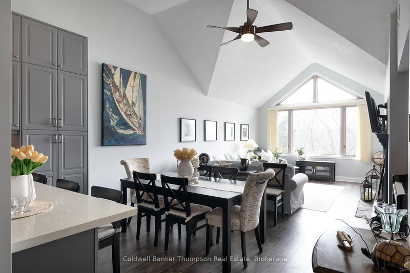 3931 Grandview Forest Hill Dr, Huntsville, P1H 2N5 | Image 2