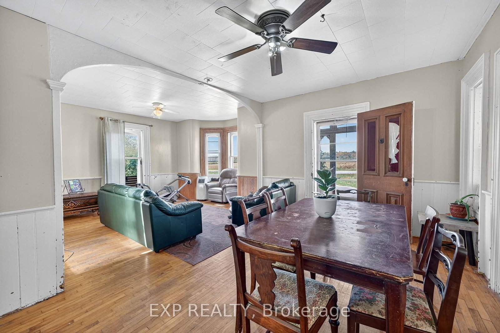 Listing Image 7