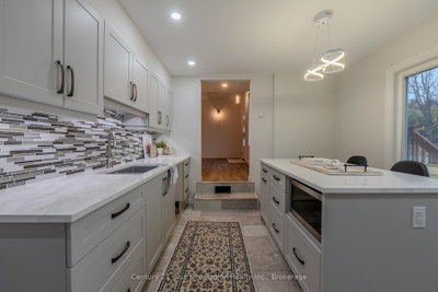 444 Lansdowne Street E — photo 3