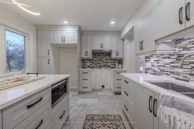 444 Lansdowne Street E — photo 5