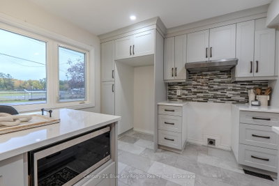 444 Lansdowne Street E — photo 6