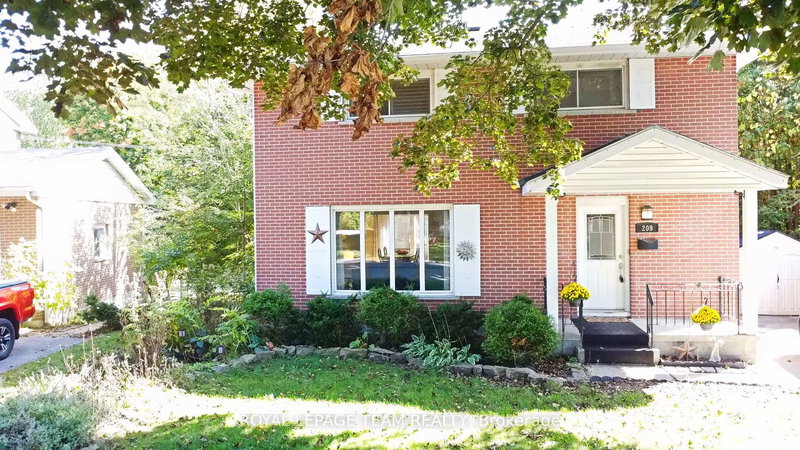 209 Reynolds Dr E, Brockville, K6V 1X8 | Image 2