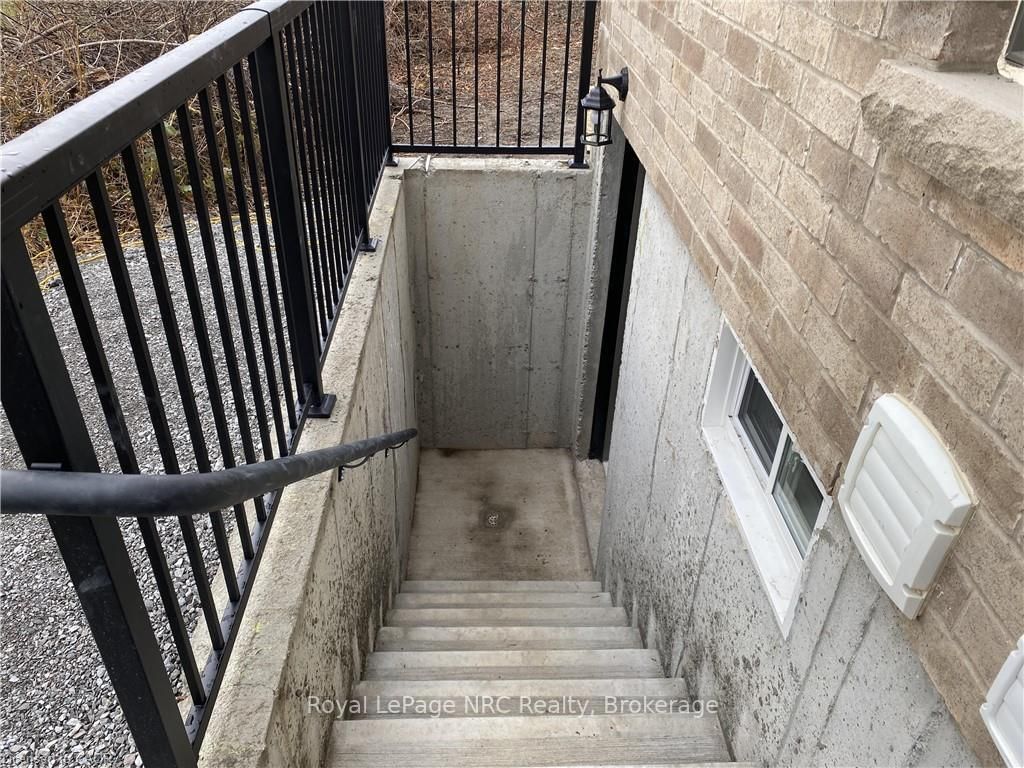 24 Oakdale Avenue, Unit Lower - Photo 2