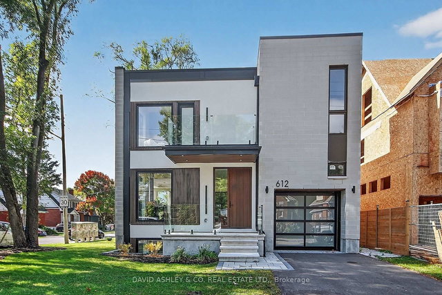 612 Tweedsmuir Avenue W