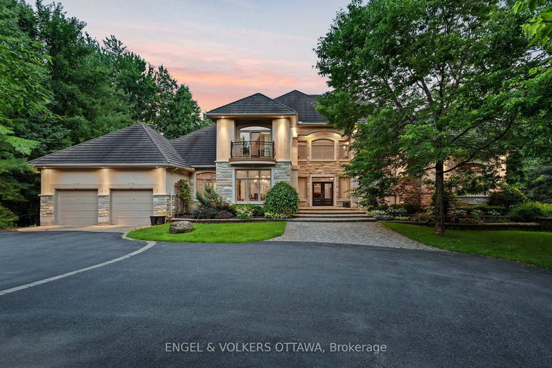 5800 Queenscourt Cres, Ottawa, K4M 1K3 | Image 2