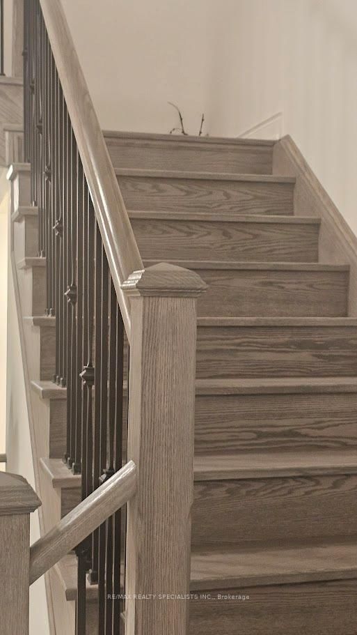 120 BLOOMFIELD Crescent