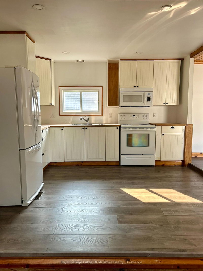 8 - 1701 Highway 11, Gravenhurst, P0E 1G0 | Image 3