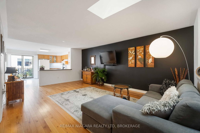 14 - 165 Main St E, Grimsby, L3M 1P2 | Image 2