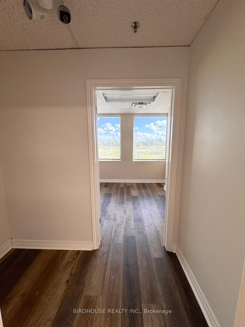 210 - 55 Mary St W, Kawartha Lakes, K9V 2N6 | Image 3