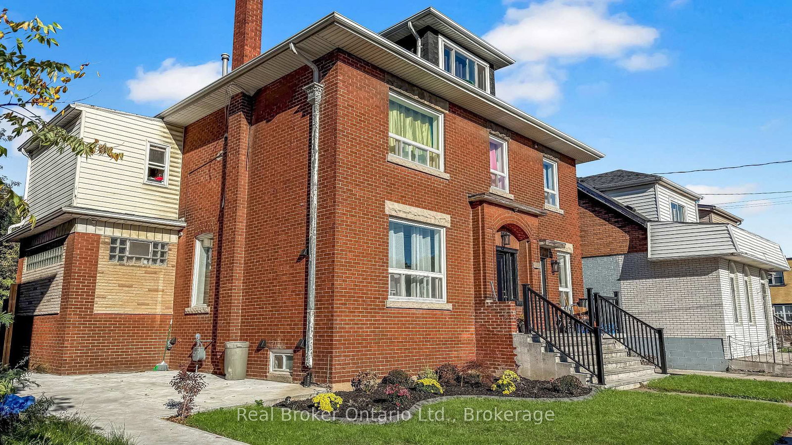 Listing Image 4