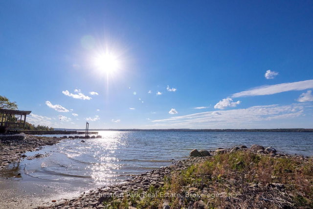 3573 East Bayshore Road