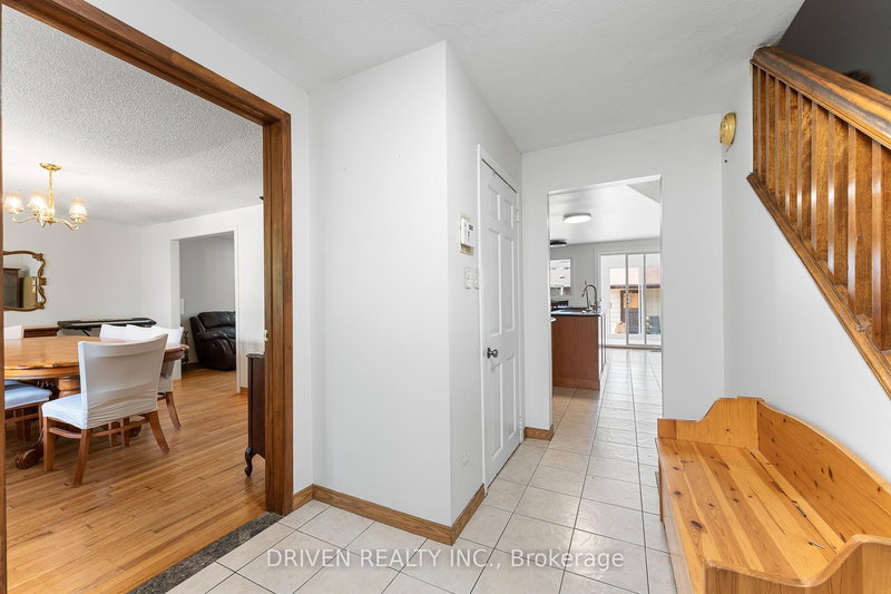 876 Pinecrest Rd, Ottawa, K2B 6B2 | Image 3