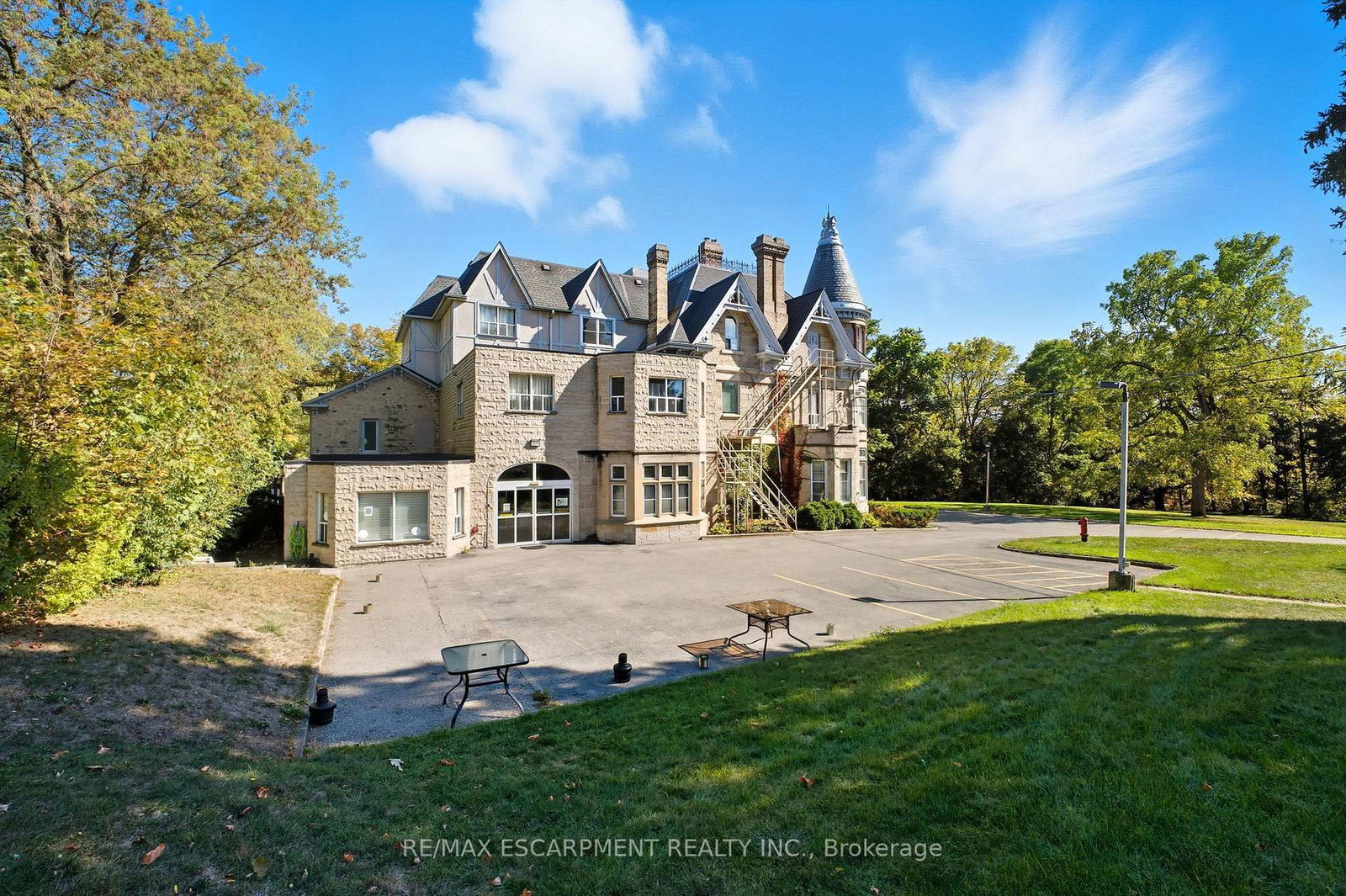 185 Grand River Street N